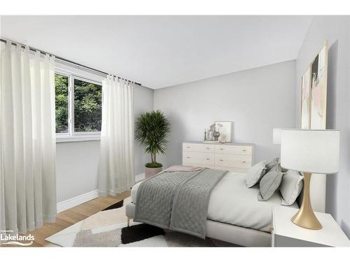 7 67Th Street N, Wasaga Beach, ON - Indoor Photo Showing Bedroom