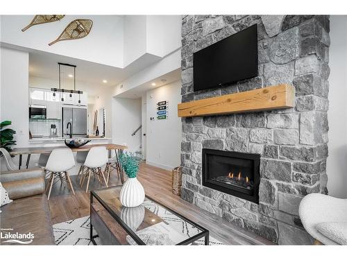 406-16 Beckwith Lane, The Blue Mountains, ON - Indoor Photo Showing Living Room With Fireplace