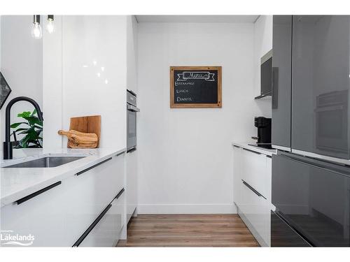 406-16 Beckwith Lane, The Blue Mountains, ON - Indoor Photo Showing Kitchen