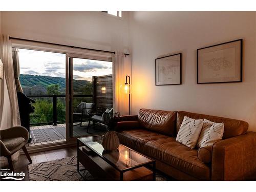 406-16 Beckwith Lane, The Blue Mountains, ON - Indoor Photo Showing Living Room