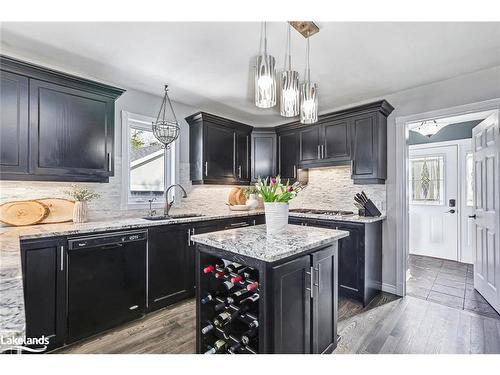 17 Trails End, Collingwood, ON - Indoor Photo Showing Kitchen With Upgraded Kitchen