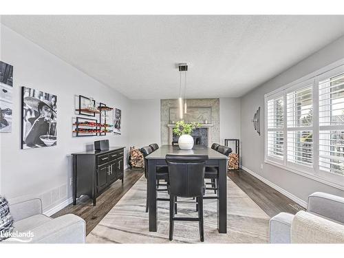 17 Trails End, Collingwood, ON - Indoor Photo Showing Dining Room