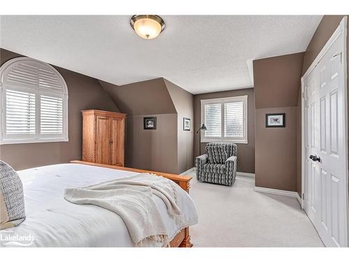 17 Trails End, Collingwood, ON - Indoor Photo Showing Bedroom