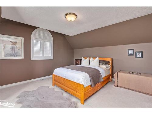 17 Trails End, Collingwood, ON - Indoor Photo Showing Bedroom