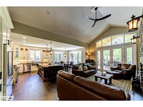 833 Eastdale Drive, Wasaga Beach, ON - Indoor Photo Showing Living Room