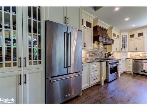 833 Eastdale Drive, Wasaga Beach, ON - Indoor Photo Showing Kitchen With Upgraded Kitchen