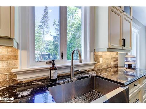 833 Eastdale Drive, Wasaga Beach, ON - Indoor Photo Showing Kitchen