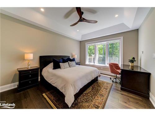 833 Eastdale Drive, Wasaga Beach, ON - Indoor Photo Showing Bedroom