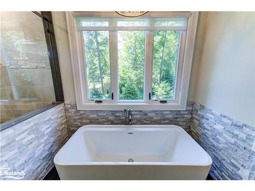 833 Eastdale Drive, Wasaga Beach, ON - Indoor Photo Showing Bathroom