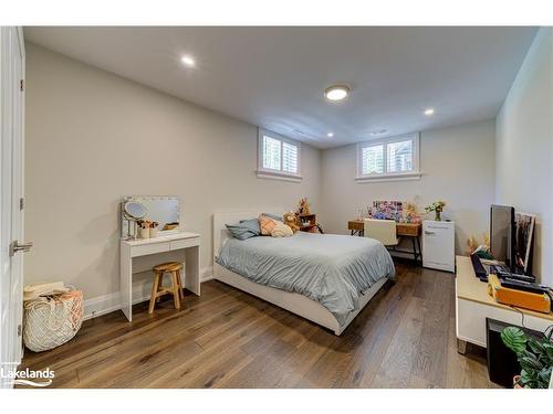 833 Eastdale Drive, Wasaga Beach, ON - Indoor Photo Showing Bedroom