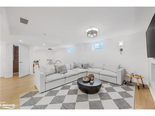 28 Atlantis Drive, Orillia, ON - Indoor Photo Showing Living Room