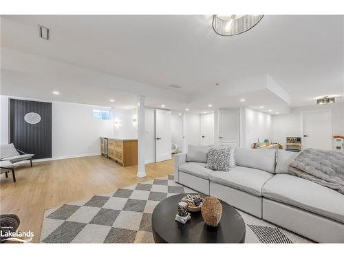 28 Atlantis Drive, Orillia, ON - Indoor Photo Showing Living Room