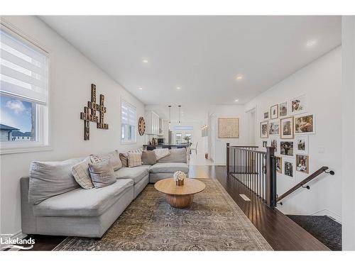 28 Atlantis Drive, Orillia, ON - Indoor Photo Showing Living Room