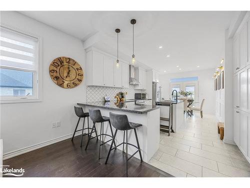 28 Atlantis Drive, Orillia, ON - Indoor Photo Showing Kitchen With Upgraded Kitchen