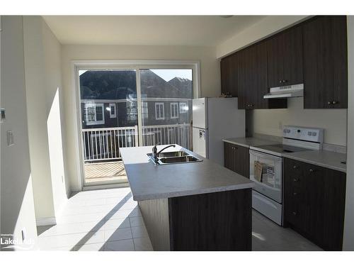 207 Village Gate Dr Drive, Wasaga Beach, ON - Indoor Photo Showing Kitchen