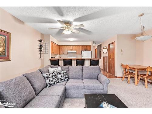 61-22 Ramblings Way, Collingwood, ON - Indoor Photo Showing Living Room