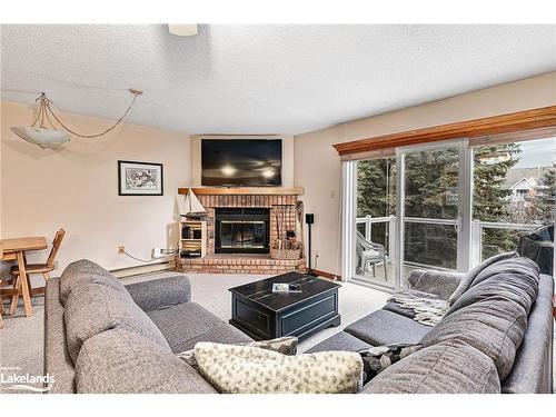 61-22 Ramblings Way, Collingwood, ON - Indoor Photo Showing Living Room With Fireplace