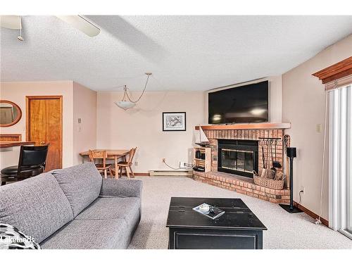 61-22 Ramblings Way, Collingwood, ON - Indoor Photo Showing Living Room With Fireplace