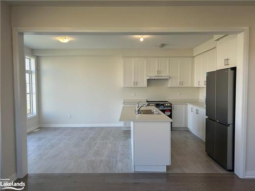 194 Union Boulevard, Wasaga Beach, ON - Indoor Photo Showing Kitchen