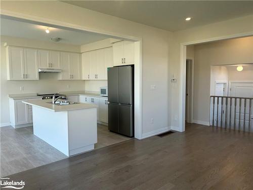 194 Union Boulevard, Wasaga Beach, ON - Indoor Photo Showing Kitchen With Double Sink