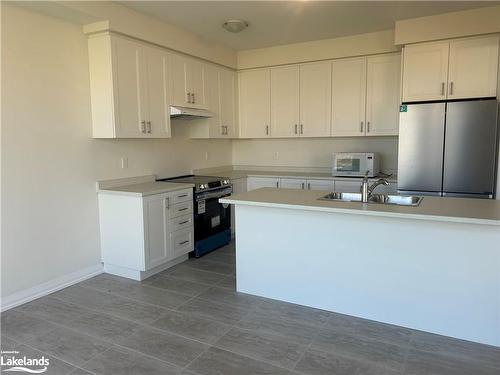 194 Union Boulevard, Wasaga Beach, ON - Indoor Photo Showing Kitchen With Double Sink