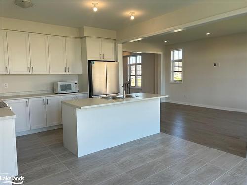 194 Union Boulevard, Wasaga Beach, ON - Indoor Photo Showing Kitchen