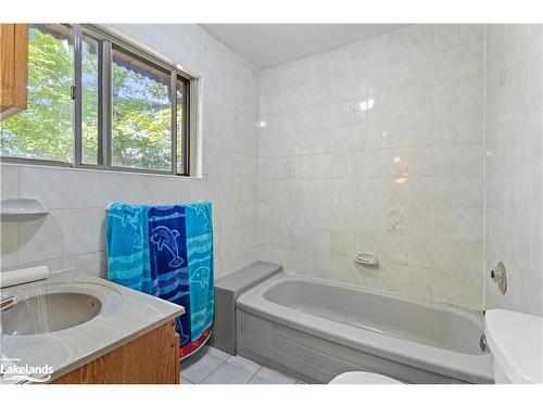 1030 Mccabe Road, Baysville, ON - Indoor Photo Showing Bathroom