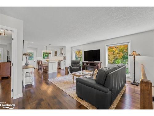 814 Jane Boulevard, Midland, ON - Indoor Photo Showing Living Room