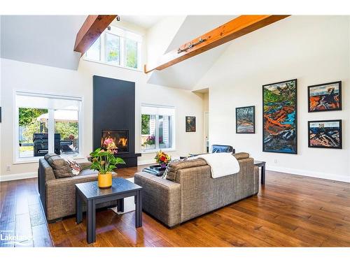 2 Evergreen Road, Collingwood, ON - Indoor Photo Showing Living Room