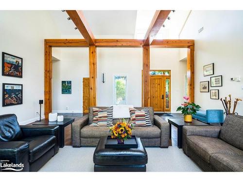 2 Evergreen Road, Collingwood, ON - Indoor Photo Showing Living Room