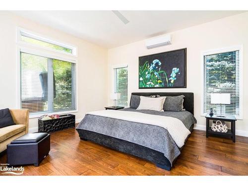 2 Evergreen Road, Collingwood, ON - Indoor Photo Showing Bedroom