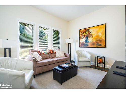 2 Evergreen Road, Collingwood, ON - Indoor Photo Showing Living Room