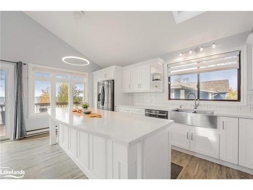 1078 Tiny Beaches Road S, Tiny, ON - Indoor Photo Showing Kitchen With Double Sink With Upgraded Kitchen