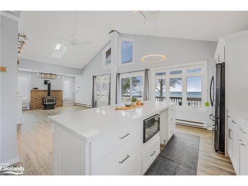 1078 Tiny Beaches Road S, Tiny, ON - Indoor Photo Showing Kitchen