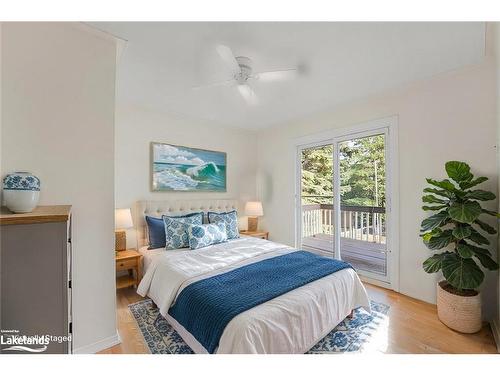 1078 Tiny Beaches Road S, Tiny, ON - Indoor Photo Showing Bedroom