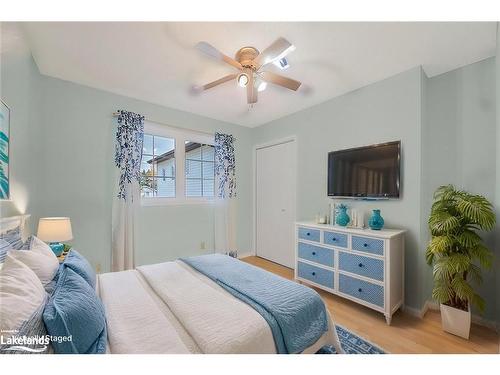 1078 Tiny Beaches Road S, Tiny, ON - Indoor Photo Showing Bedroom