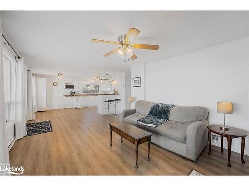 1078 Tiny Beaches Road S, Tiny, ON - Indoor Photo Showing Living Room