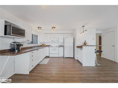 1078 Tiny Beaches Road S, Tiny, ON - Indoor Photo Showing Kitchen