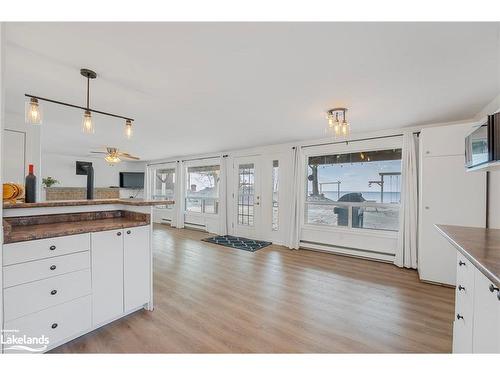 1078 Tiny Beaches Road S, Tiny, ON - Indoor Photo Showing Kitchen