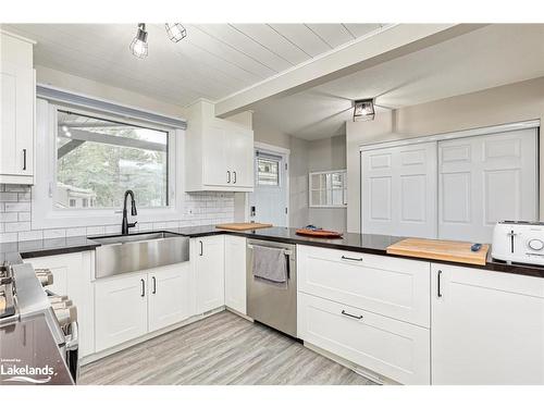 1628 River Road W, Wasaga Beach, ON - Indoor Photo Showing Kitchen