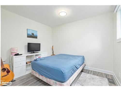 1628 River Road W, Wasaga Beach, ON - Indoor Photo Showing Bedroom