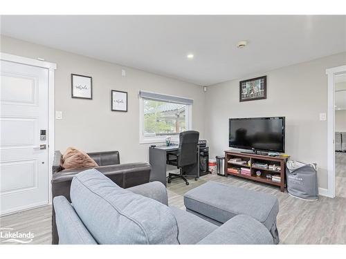 1628 River Road W, Wasaga Beach, ON - Indoor Photo Showing Living Room