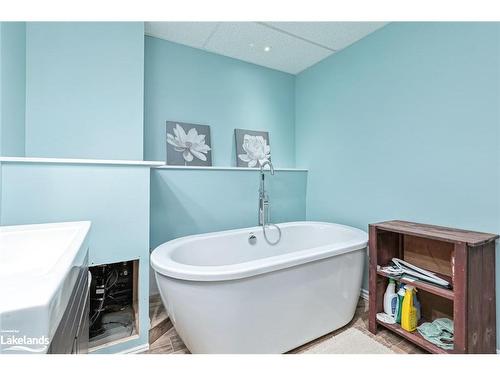 1628 River Road W, Wasaga Beach, ON - Indoor Photo Showing Bathroom