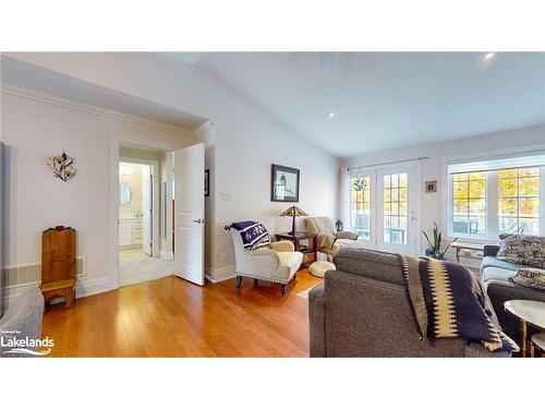 71 Greenway Drive, Wasaga Beach, ON - Indoor Photo Showing Living Room