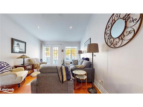 71 Greenway Drive, Wasaga Beach, ON - Indoor Photo Showing Living Room