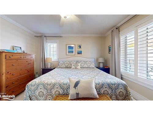 71 Greenway Drive, Wasaga Beach, ON - Indoor Photo Showing Bedroom