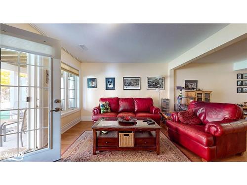 71 Greenway Drive, Wasaga Beach, ON - Indoor Photo Showing Living Room