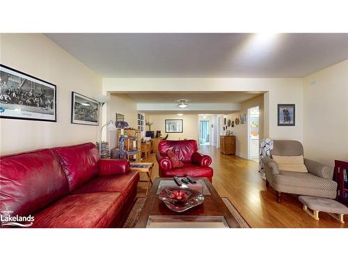 71 Greenway Drive, Wasaga Beach, ON - Indoor Photo Showing Living Room