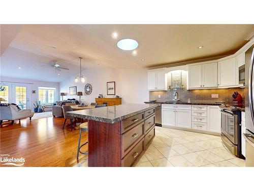 71 Greenway Drive, Wasaga Beach, ON - Indoor Photo Showing Kitchen With Upgraded Kitchen