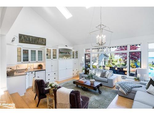 160 Princeton Shores Boulevard, Collingwood, ON - Indoor Photo Showing Living Room